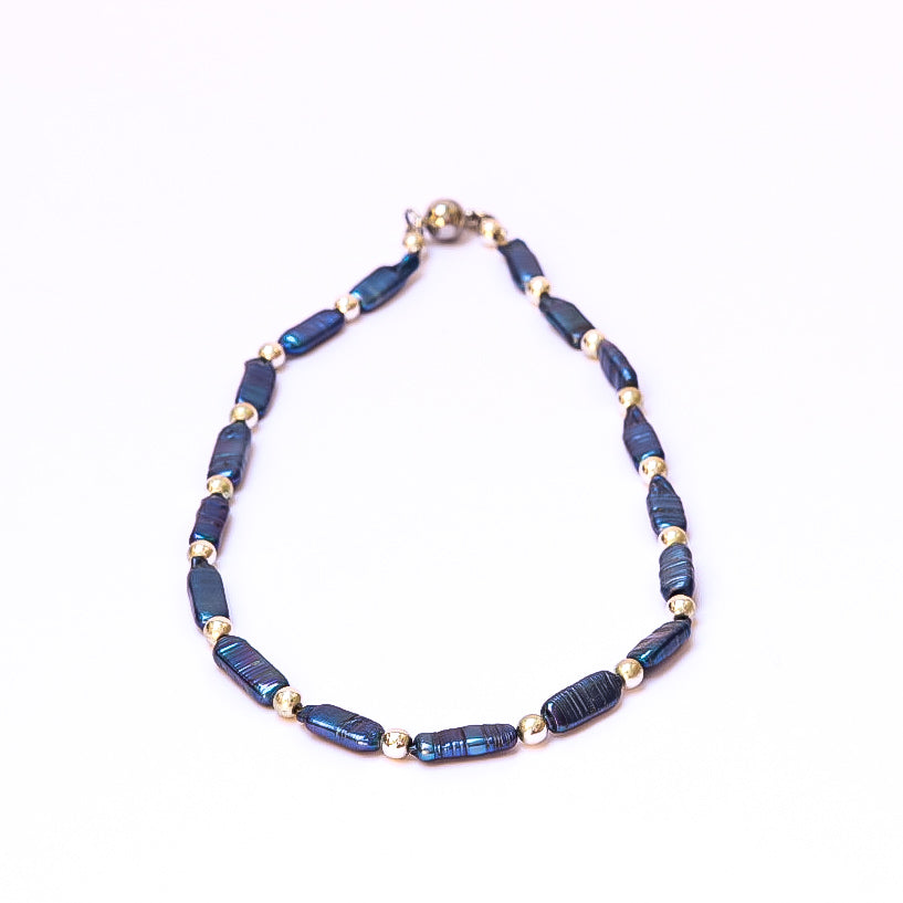 Shell Pearls Necklace blue