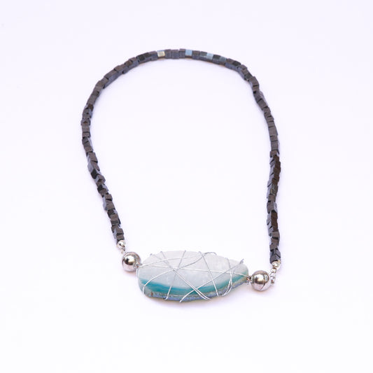 Choker with stone in wire